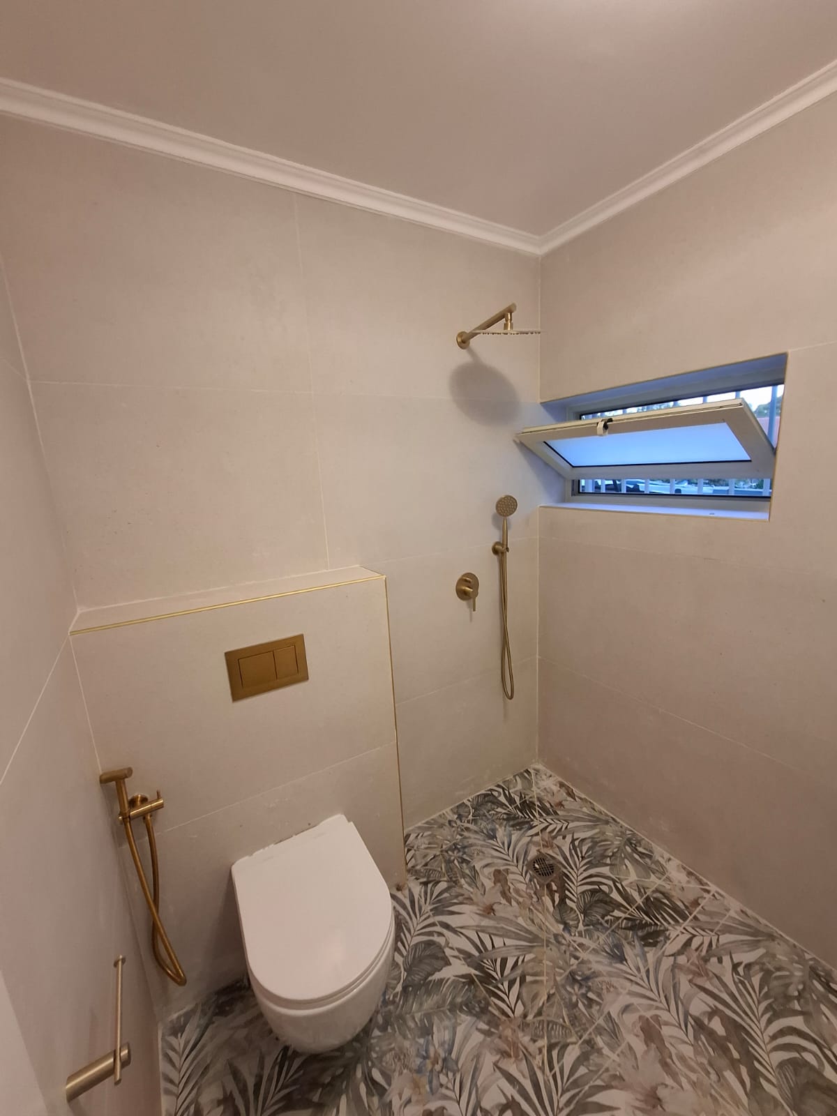 שיפוץ שירותים ופינת נטילת ידיים